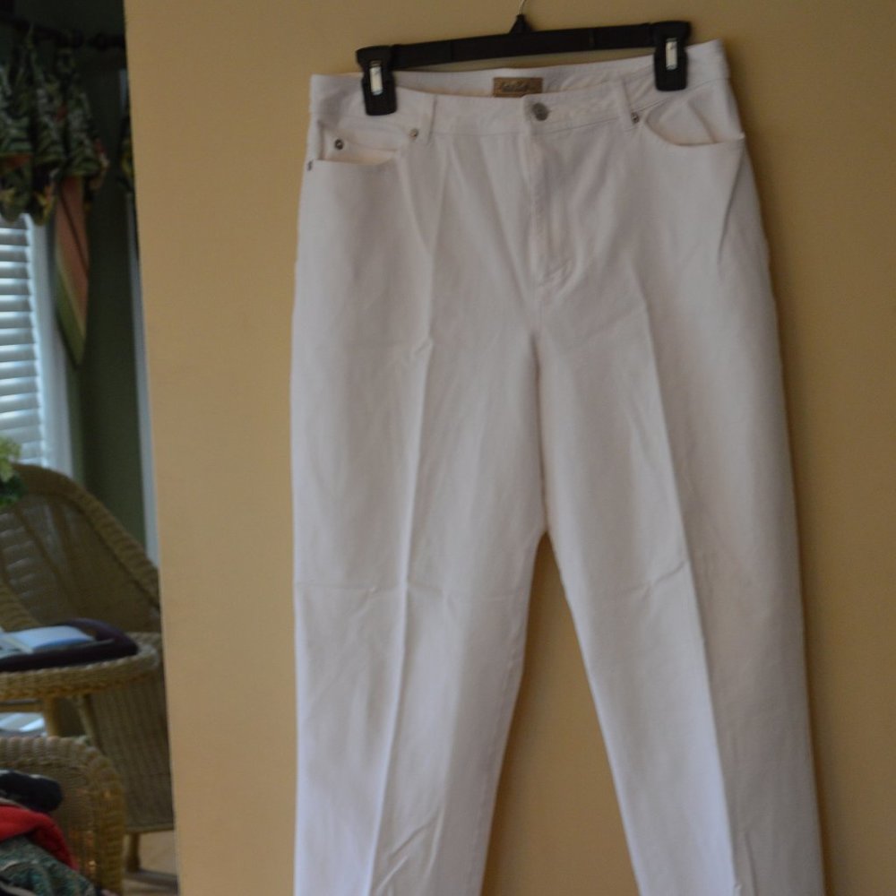 Peck and Peck white jeans - size 10.